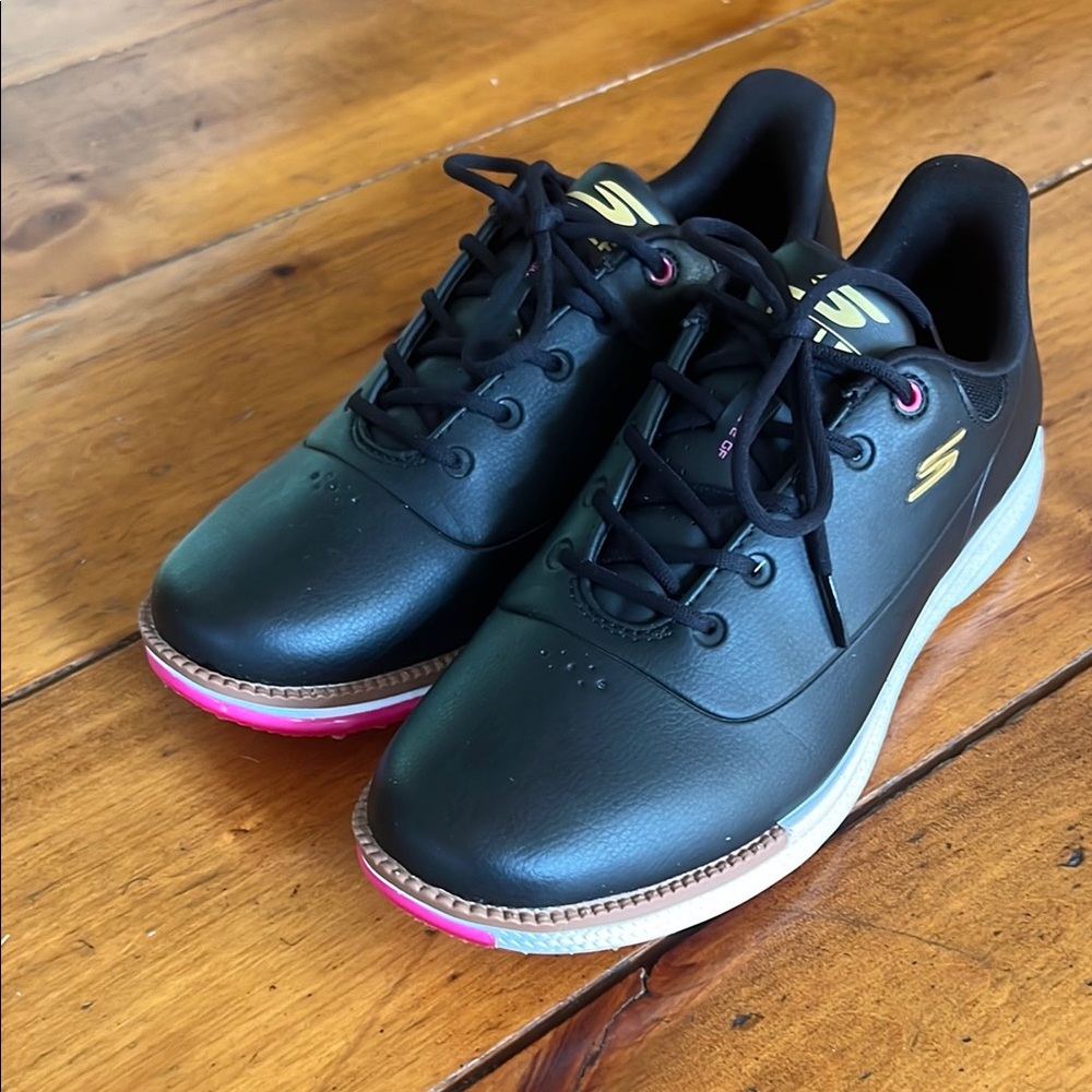 Skechers Women's golf shoes - size 8